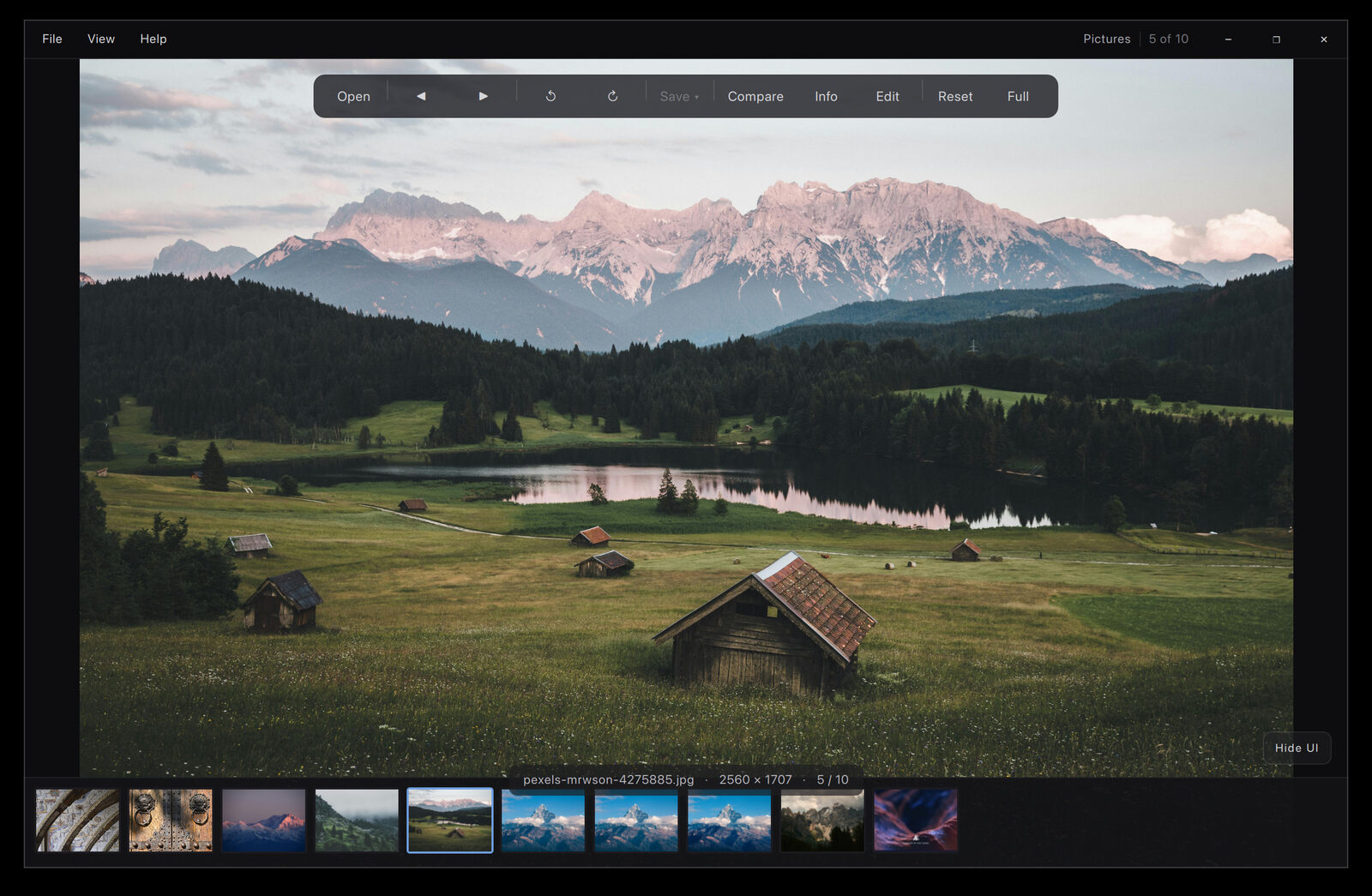 Skera showing a full-resolution photograph with the floating toolbar and filmstrip